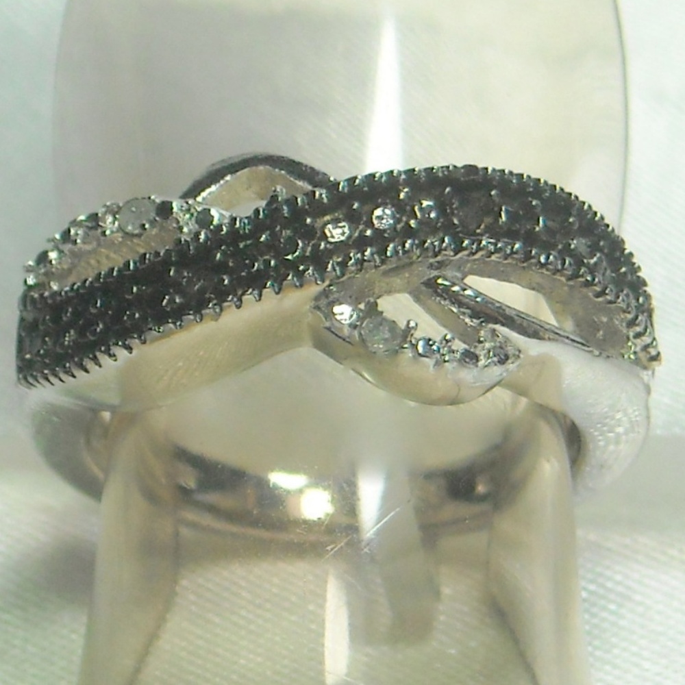 NWT .02 ct Natural Diamond Ring